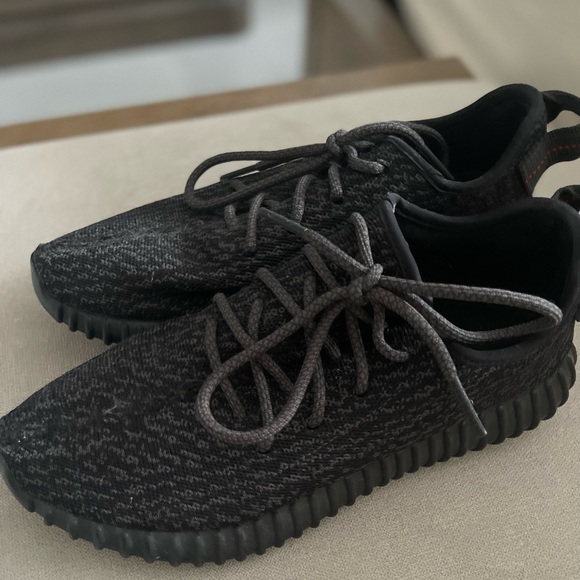Yeezy Boost Adidas Sneaker - Picture 1 of 3